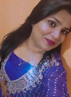 Anushka Sharma escort agency - Agencia de putas in Gurgaon Photo 2 of 3