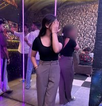 Anushka Sharma - puta in New Delhi Photo 1 of 2