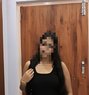 Anushka Singh - puta in Kolkata Photo 1 of 3