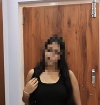 Anushka Singh - puta in Kolkata