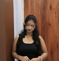 Anushka Singh - puta in Kolkata