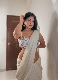 Anushka Singh - escort in Dubai Photo 4 of 5