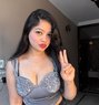 Anvi - puta in New Delhi Photo 1 of 2
