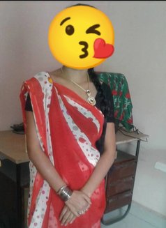 Anvika singh - puta in Pune Photo 2 of 2