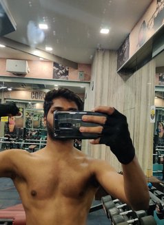 Anvit - Acompañante masculino in Pune Photo 1 of 4