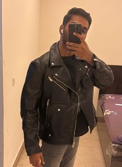 Anvit - Acompañante masculino in Pune Photo 3 of 4