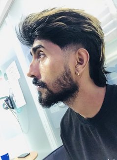 any one with Independent massage - Acompañantes masculino in Dubai Photo 14 of 15