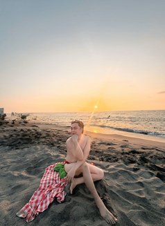 Anya - Male companion in Makati City Photo 5 of 10