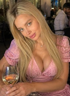 Anya From Russia - puta in Dubai Photo 8 of 11