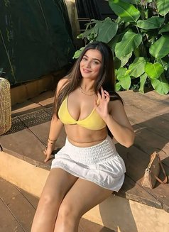 Anya - escort in Abu Dhabi Photo 1 of 6