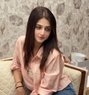 Anushka - puta in Dubai Photo 3 of 6