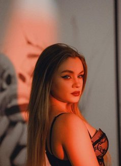 Anya - escort in Dubai Photo 3 of 5