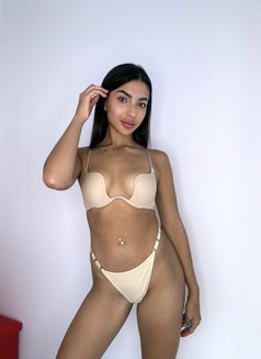 Anya - escort in Dubai Photo 4 of 7