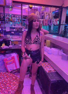 Aom - puta in Pattaya Photo 2 of 4