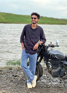 Aphaa - Male escort in Mumbai Photo 3 of 3