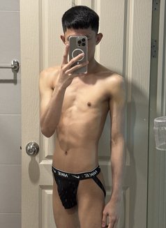 Apo - Male escort in Doha Photo 1 of 6