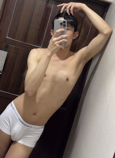 Apo - Male escort in Doha Photo 5 of 6
