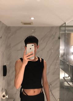 Apo Slim boy - Male escort in Jeddah Photo 7 of 8