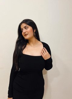 Apoorva - puta in Chennai Photo 2 of 2