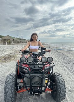 Apple - escort in Manila Photo 3 of 4