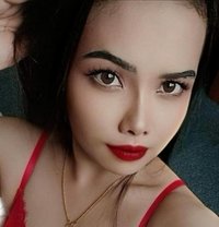 Students on vacation - escort in Singapore