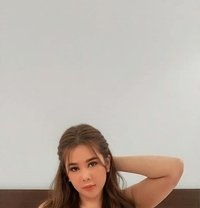Apple - escort in Riyadh