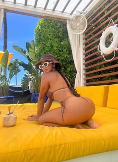 April Angel Squirt - puta in Bali Photo 7 of 7