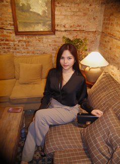 April - escort in Taipei Photo 12 of 15