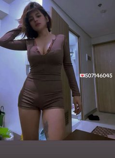 April - escort in Abu Dhabi Photo 5 of 19