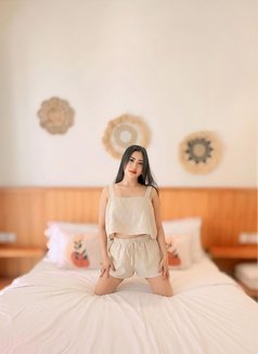 April - puta in Bali Photo 6 of 7