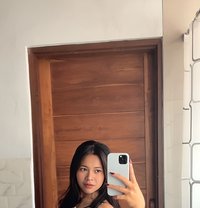 April - puta in Bali