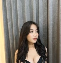 April - puta in Bali
