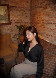 April - escort in Taipei Photo 14 of 15