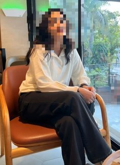 real meet and cam show - escort in Bangalore Photo 3 of 3