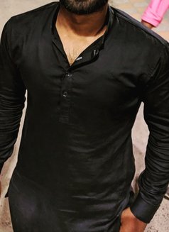 Aqib Aziz - Acompañantes masculino in Kolkata Photo 5 of 8