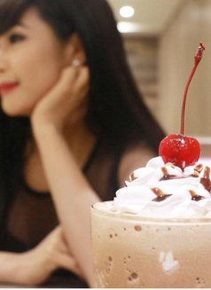 Kim - escort in Dubai Photo 2 of 4