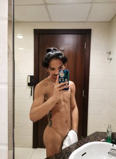 Ar Ky - Male escort in Al Juffair Photo 1 of 13