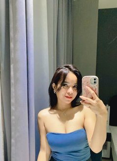 Ara - escort in Singapore Photo 3 of 3