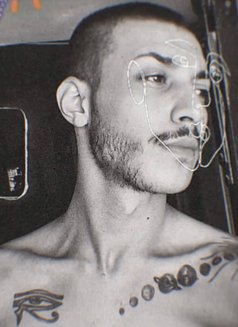 Araam - masseur in Beirut Photo 4 of 10