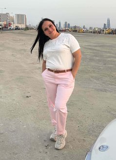 Arab Lady Fucking Without Condom - puta in Al Manama Photo 2 of 5