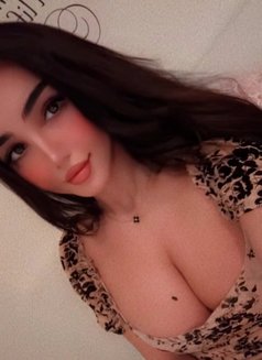 Arab Sara - Transsexual escort in London Photo 1 of 5