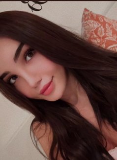 Arab Sara - Transsexual escort in London Photo 4 of 5