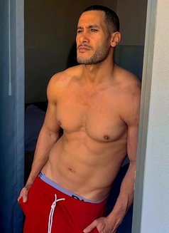 ArabCrocodile for ladies&couples - Male escort in Dubai Photo 6 of 7