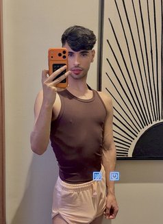 Arabe Slim Boy - Male escort in Jeddah Photo 4 of 6