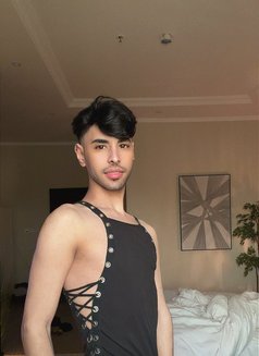 Arabe Slim Boy - Male escort in Jeddah Photo 5 of 6
