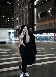 Arabela - puta in Al Manama Photo 3 of 4