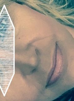 Arabella - escort in London Photo 1 of 7