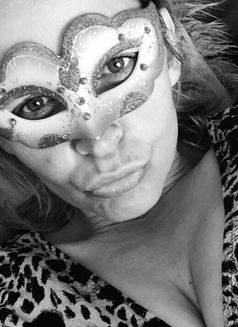 Arabella - escort in London Photo 2 of 7