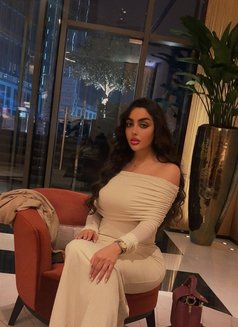 Arabic Amira - puta in Dubai Photo 2 of 10