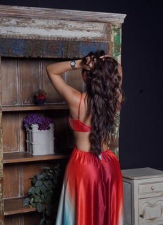 Arabic Amira - puta in Dubai Photo 3 of 10